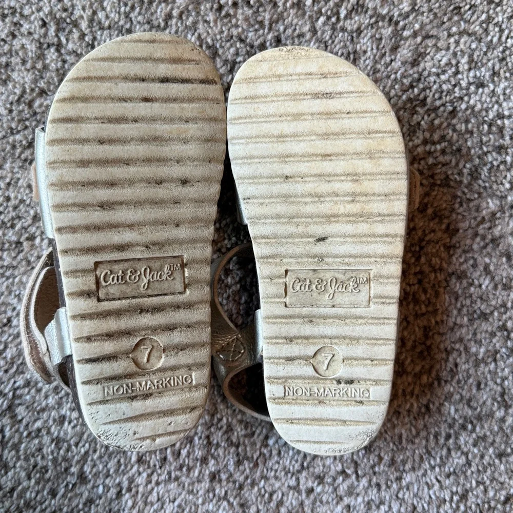 Cat & Jack | Metallic Gold Kids Sandals with Buckle Strap - Picture 7 of 8